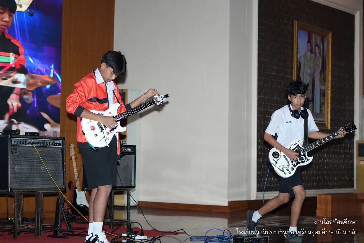 หน้าเวที 12