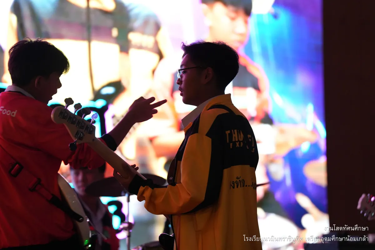 หน้าเวที 13