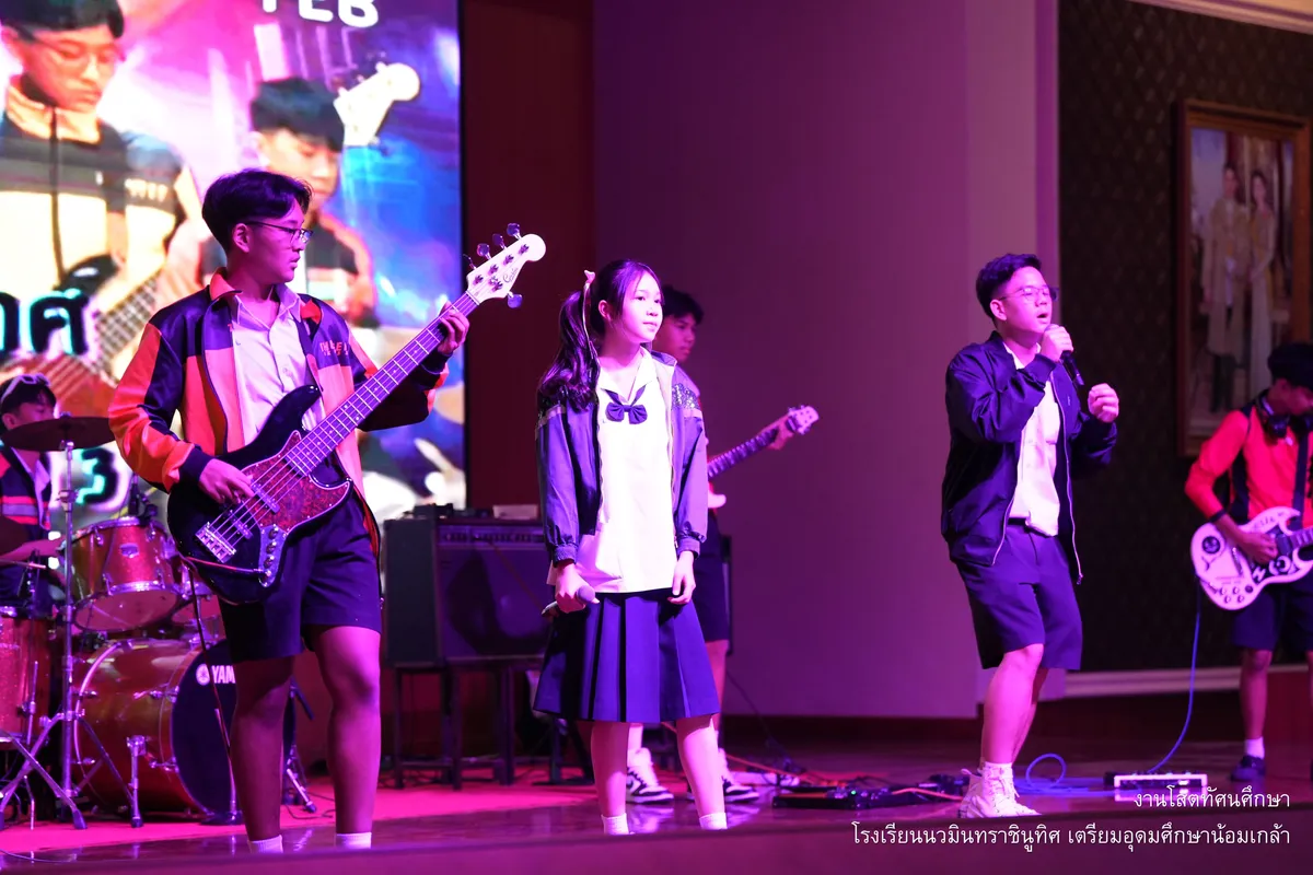 หน้าเวที 15